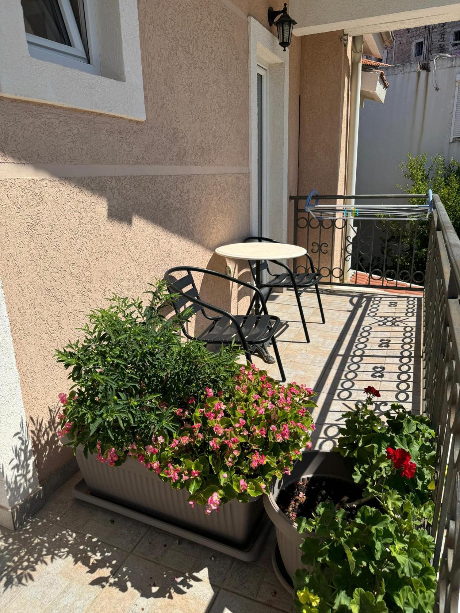 Apartments Mitrovic Podlicak Sveti Stefan Ngoại thất bức ảnh