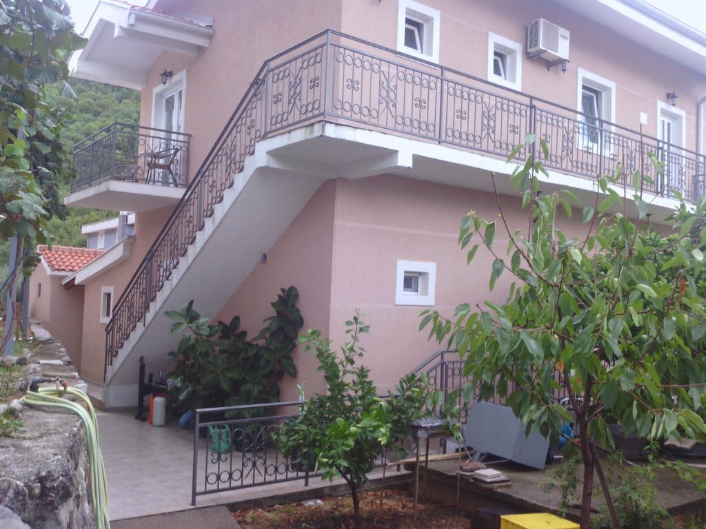 Apartments Mitrovic Podlicak Sveti Stefan Ngoại thất bức ảnh