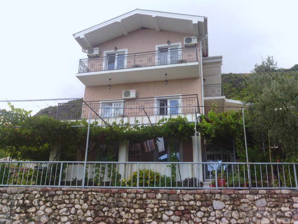 Apartments Mitrovic Podlicak Sveti Stefan Ngoại thất bức ảnh