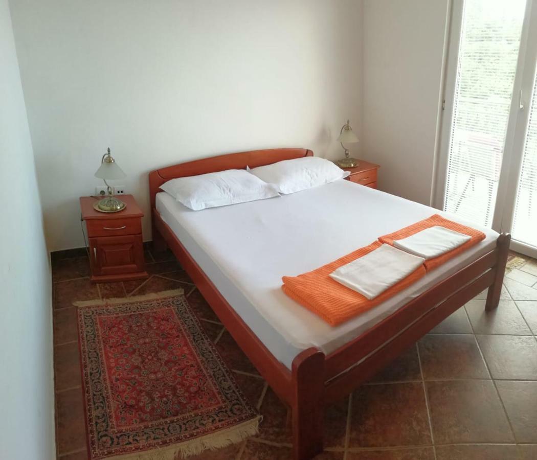 Apartments Mitrovic Podlicak Sveti Stefan Ngoại thất bức ảnh