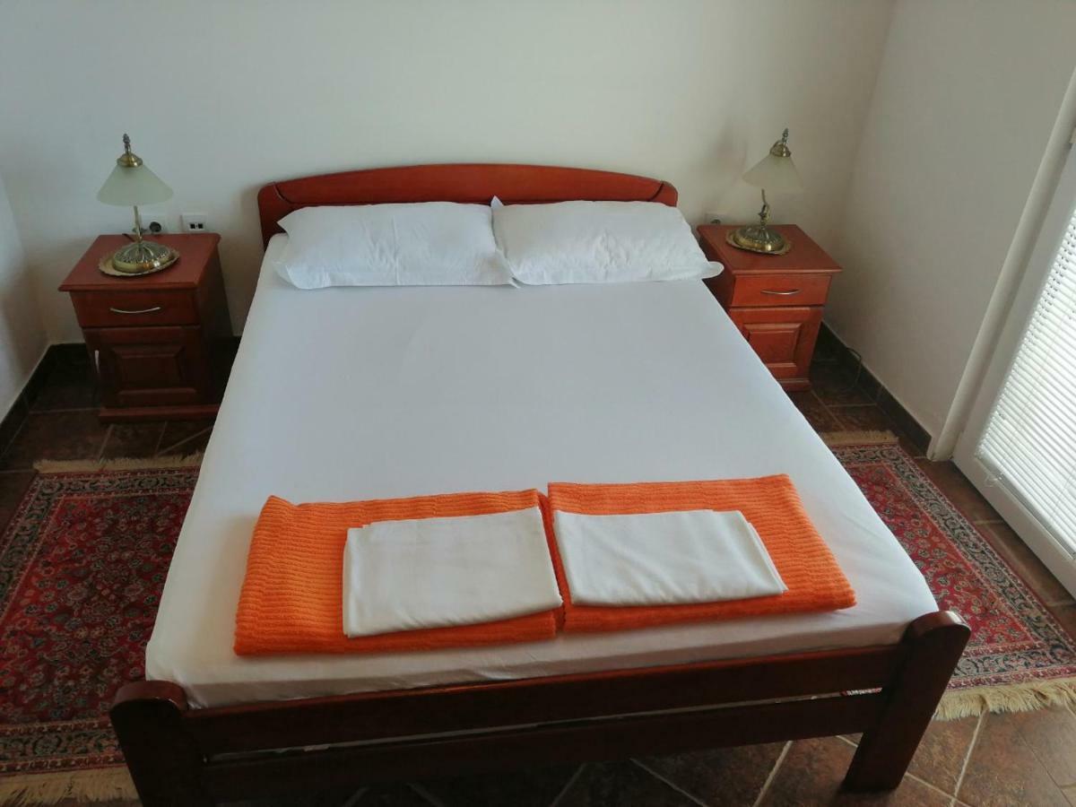 Apartments Mitrovic Podlicak Sveti Stefan Ngoại thất bức ảnh