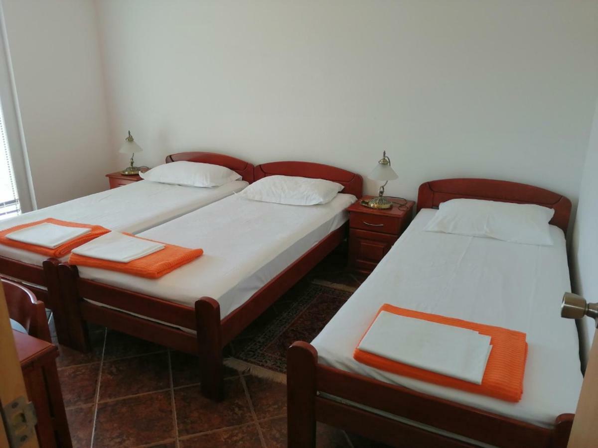 Apartments Mitrovic Podlicak Sveti Stefan Ngoại thất bức ảnh