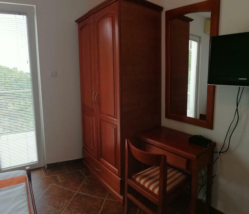 Apartments Mitrovic Podlicak Sveti Stefan Ngoại thất bức ảnh