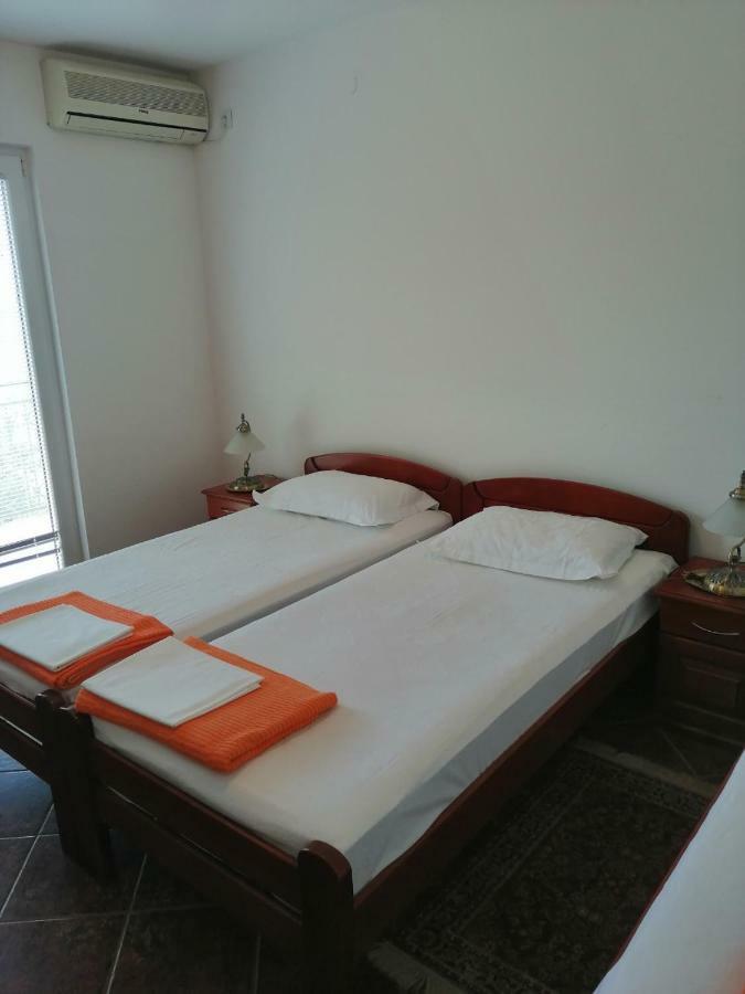 Apartments Mitrovic Podlicak Sveti Stefan Ngoại thất bức ảnh