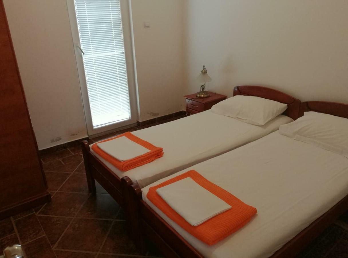 Apartments Mitrovic Podlicak Sveti Stefan Ngoại thất bức ảnh