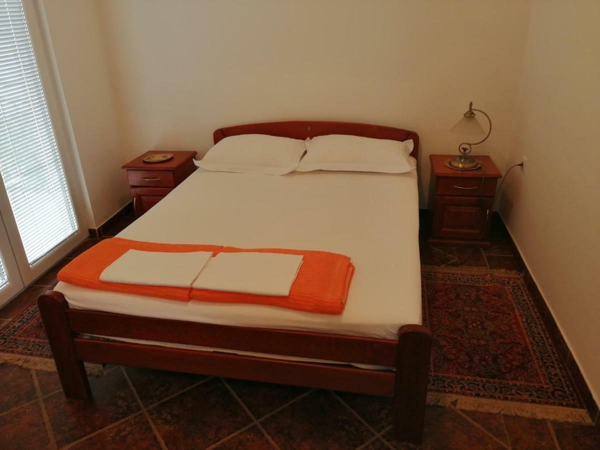 Apartments Mitrovic Podlicak Sveti Stefan Ngoại thất bức ảnh